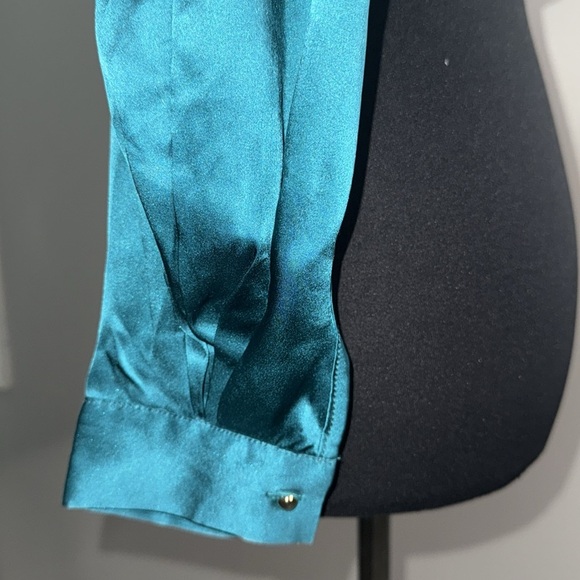 Bebe 100% Silk Long Sleeve Cropped Blouse - Picture 5 of 12